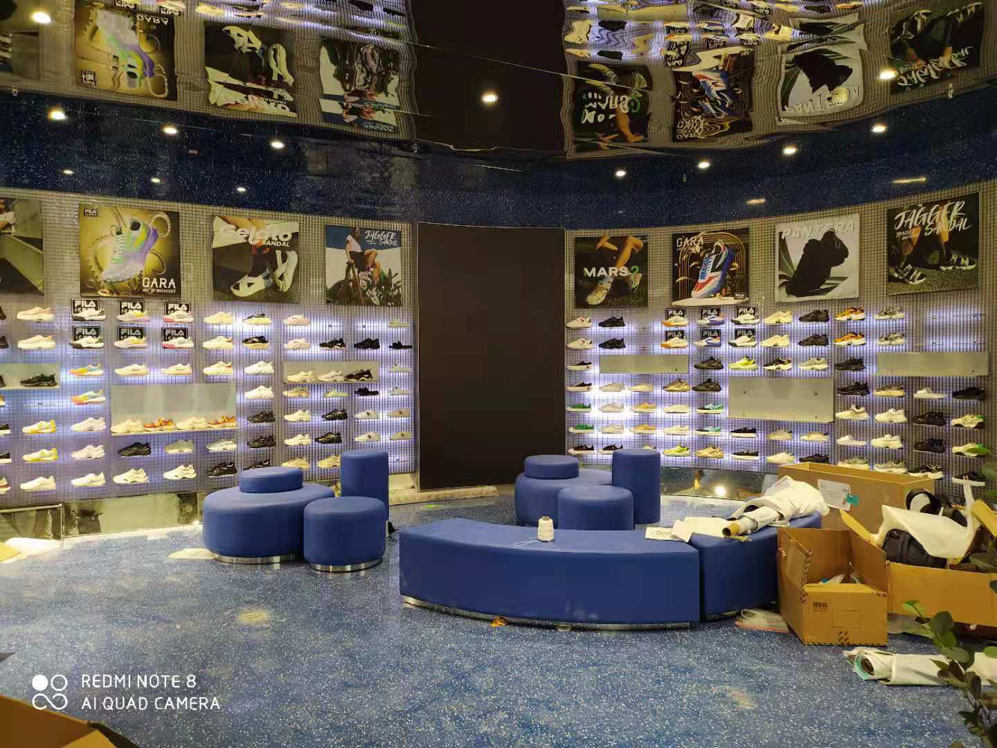 北京APM商場(chǎng)斐樂(lè)專賣店網(wǎng)屏